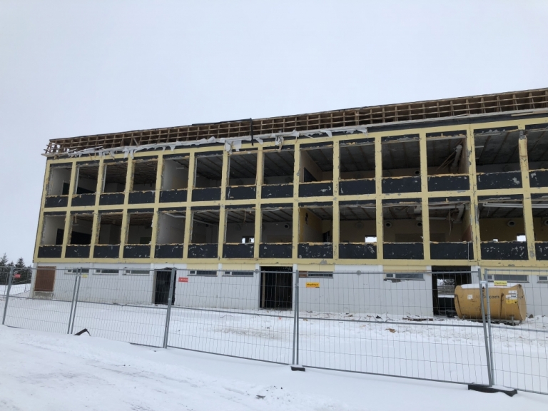 Gamleskolen snart borte